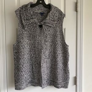 Ladies Westbound Woman Black/White Sleeveless Sweater 2X